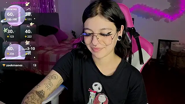 Snapshot of larah_uwu chatting on 8, 5, 2026 larah uwu online show from 8, 5, 2026