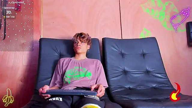 spicy adonhis online show from 18, 11, 2025