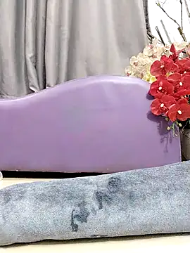 Snapshot of Jess-Thuy chatting on 18, 10, 2025 Jess-Thuy online show from 18, 10, 2025