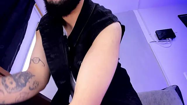 Noah devil  online show from 15, 12, 2025