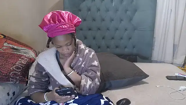 Snapshot of EssenceLovers chatting on 24, 5, 2026 EssenceLovers online show from 24, 5, 2026