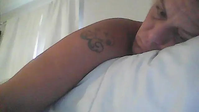 sarahkat86 online show from 13, 4, 2026