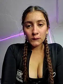 aytanna torrez online show from 2, 11, 2025