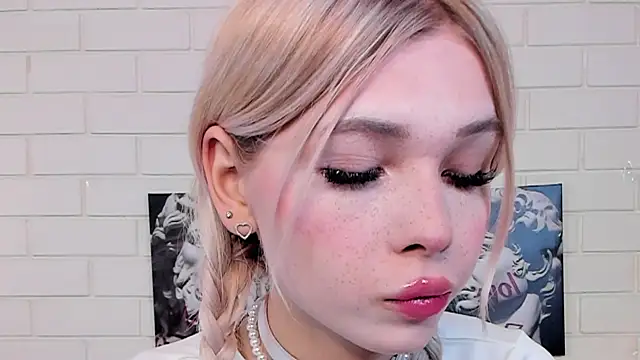 Blondy Fina online show from 25, 10, 2025