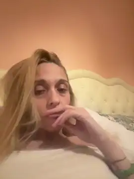 Snapshot of littlesquaw85 chatting on 3, 3, 2026 littlesquaw85 online show from 3, 3, 2026