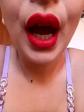 Snapshot of LINA-DALOUA chatting on 18, 11, 2025 LINA-DALOUA online show from 18, 11, 2025