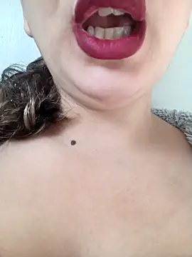 Snapshot of LINA-DALOUA chatting on 28, 11, 2025 LINA-DALOUA online show from 28, 11, 2025