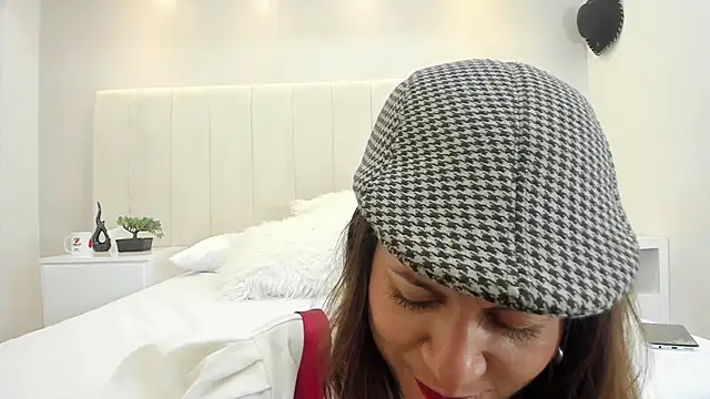 Snapshot of julieth_var_ chatting on 27, 9, 2025 julieth var  online show from 27, 9, 2025