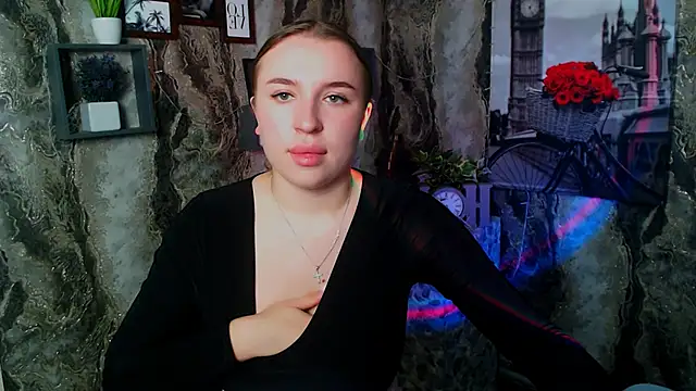 JuliaTopp  online show from 4, 10, 2025