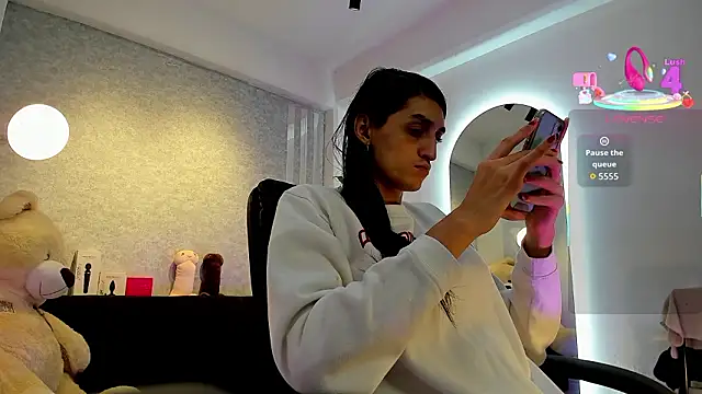 lily cash1 online show from 1, 2, 2026