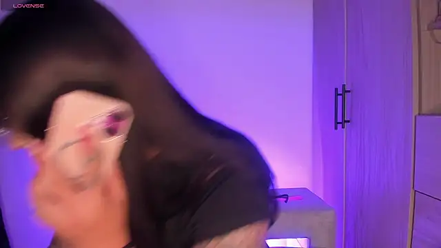 scarlett Collinss online show from 10, 6, 2026