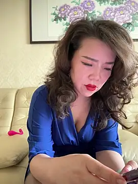 Snapshot of anna_yngs chatting on 13, 5, 2026 anna yngs online show from 13, 5, 2026