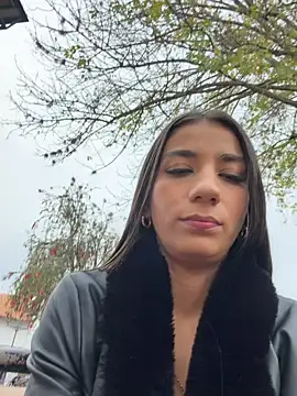 -juicy  online show from 22, 2, 2026