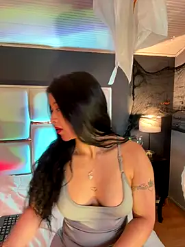 BellaFernandez   online show from 1, 11, 2025