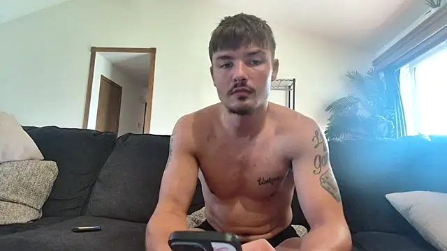 Snapshot of derekmontana2 chatting on 4, 8, 2026 derekmontana2 online show from 4, 8, 2026