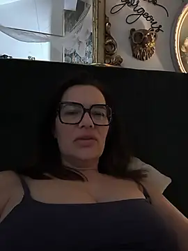 Snapshot of _Melia_ chatting on 28, 6, 2026 Melia online show from 28, 6, 2026