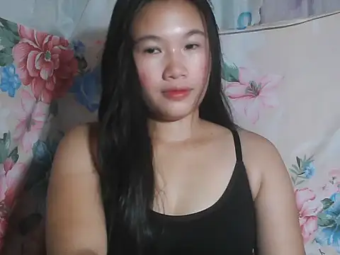 Snapshot of Katie_Winslet chatting on 4, 10, 2025 Katie Winslet online show from 4, 10, 2025