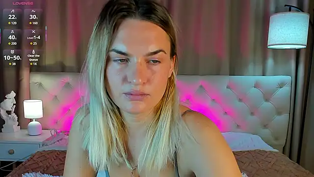 Snapshot of Marie_Ellie chatting on 7, 10, 2025 Marie Ellie online show from 7, 10, 2025