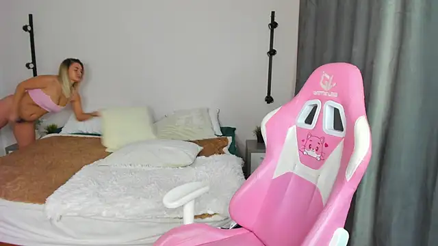 Snapshot of Marie_Ellie chatting on 15, 10, 2025 Marie Ellie online show from 15, 10, 2025