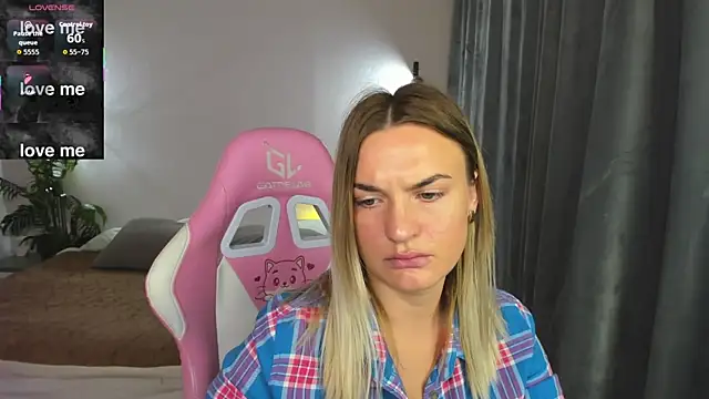 Snapshot of Marie_Ellie chatting on 5, 11, 2025 Marie Ellie online show from 5, 11, 2025