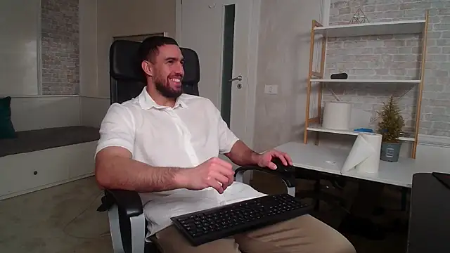 Snapshot of IvanHydee chatting on 27, 11, 2025 IvanHydee online show from 27, 11, 2025