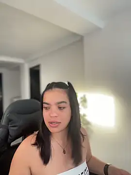 JuanitaMore01 online show from 27, 3, 2026