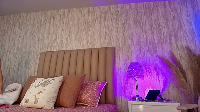 Emely florence  online show from 9, 3, 2026