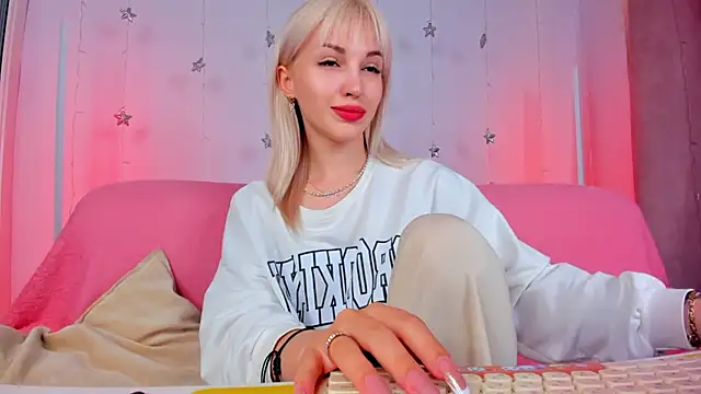 Snapshot of LisaFoxyMe chatting on 14, 6, 2026 LisaFoxyMe online show from 14, 6, 2026