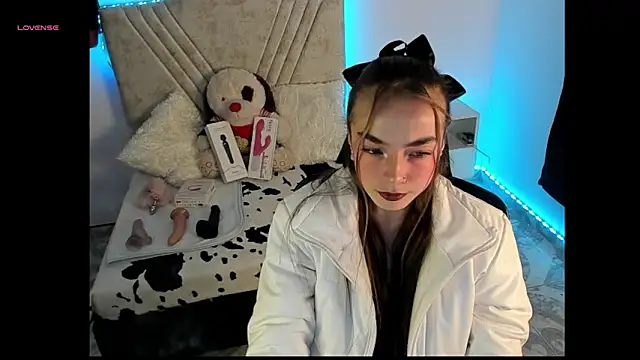 Mia Victoria22 online show from 11, 4, 2026