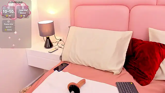 Snapshot of alma_leyton chatting on 17, 10, 2025 alma leyton online show from 17, 10, 2025