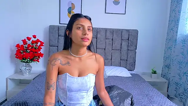 Soffia Konig  online show from 15, 12, 2025