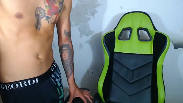 Snapshot of sensualduo chatting on 6, 3, 2025 sensualduo online show from 6, 3, 2025