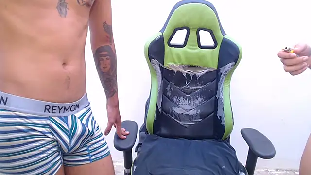 Snapshot of sensualduo chatting on 19, 9, 2025 sensualduo online show from 19, 9, 2025