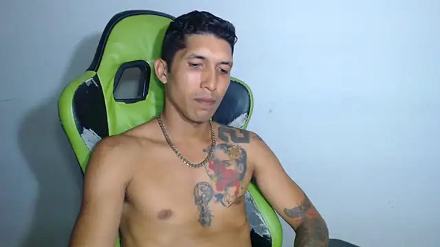 Snapshot of sensualduo chatting on 18, 10, 2025 sensualduo online show from 18, 10, 2025