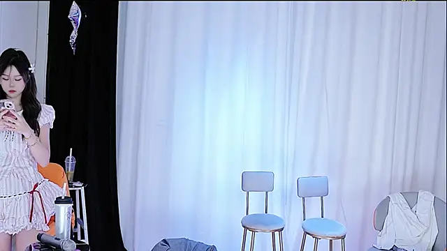 Snapshot of QY_001 chatting on 22, 9, 2025 QY 001 online show from 22, 9, 2025