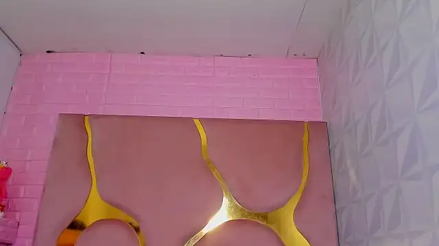 Snapshot of Niina_Sissy chatting on 14, 10, 2025 Niina Sissy online show from 14, 10, 2025