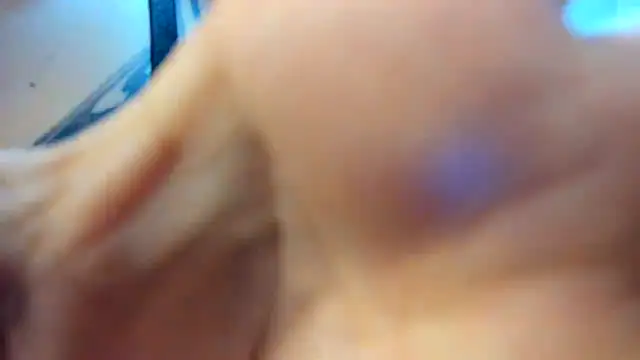 Snapshot of RoxanaBorns_ chatting on 4, 5, 2026 RoxanaBorns online show from 4, 5, 2026
