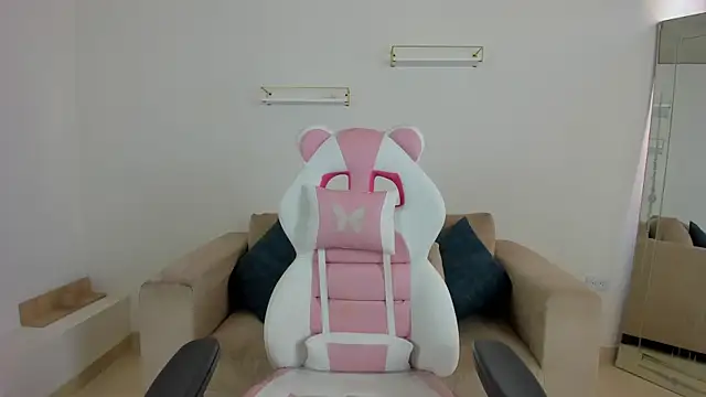 april smiith online show from 4, 11, 2025