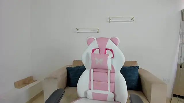 april smiith online show from 5, 11, 2025