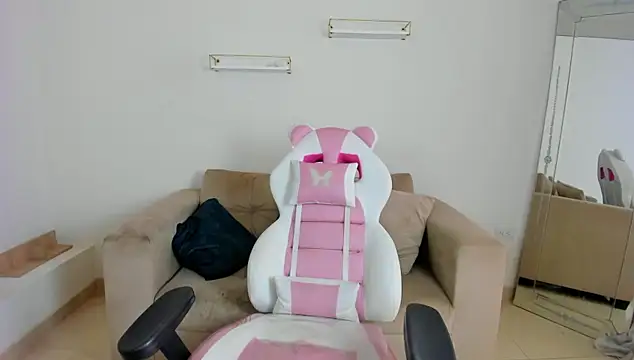 Snapshot of april_smiith chatting on 10, 1, 2026 april smiith online show from 10, 1, 2026