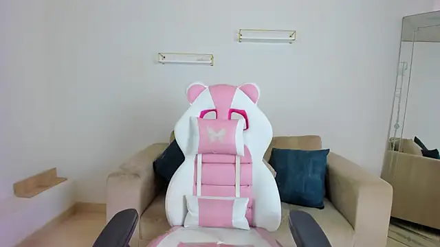 Snapshot of april_smiith chatting on 2, 2, 2026 april smiith online show from 2, 2, 2026