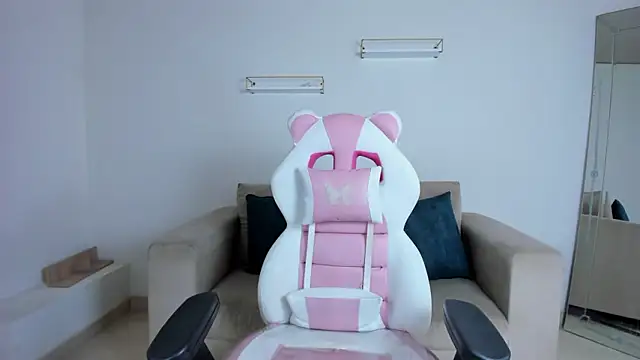 Snapshot of april_smiith chatting on 13, 2, 2026 april smiith online show from 13, 2, 2026