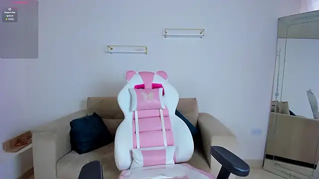 Snapshot of april_smiith chatting on 19, 2, 2026 april smiith online show from 19, 2, 2026