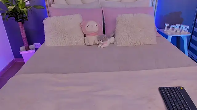 NaishaFord 1 online show from 12, 4, 2026