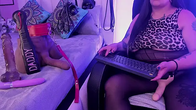 Violett Novoa online show from 25, 9, 2025