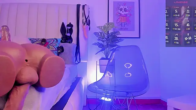 Violett Novoa online show from 9, 10, 2025