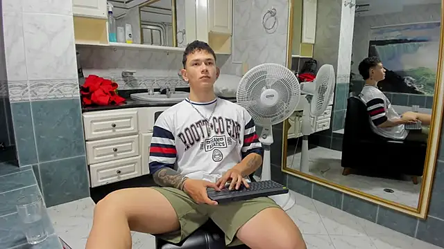 Snapshot of Thomas_moon chatting on 13, 9, 2025 Thomas moon online show from 13, 9, 2025