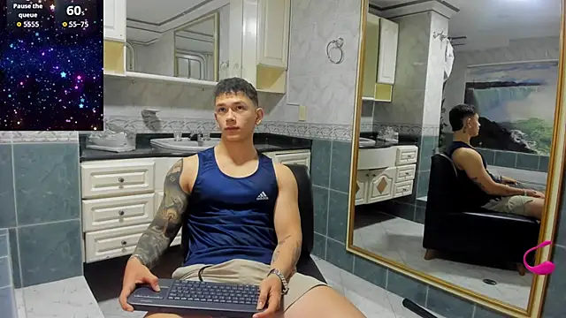 Snapshot of Thomas_moon chatting on 7, 10, 2025 Thomas moon online show from 7, 10, 2025