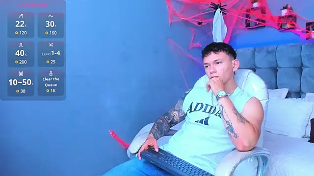 Snapshot of Thomas_moon chatting on 11, 10, 2025 Thomas moon online show from 11, 10, 2025
