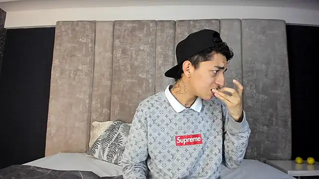 Snapshot of NickandAbby_ chatting on 20, 2, 2026 NickandAbby online show from 20, 2, 2026